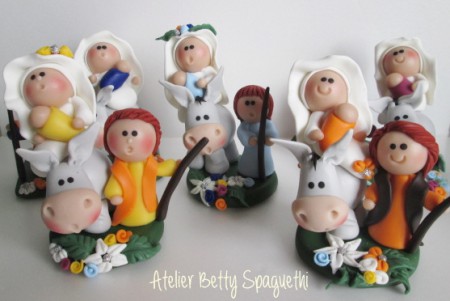 Sagrada Familia em biscuit com burrito 8cm